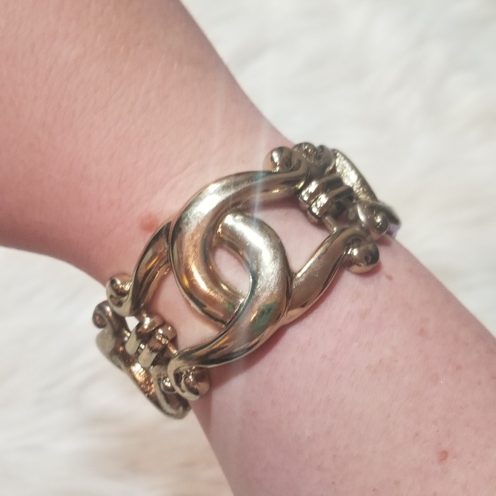 Large costume gold clasp bracelet